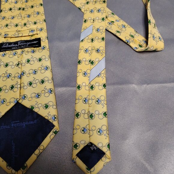 ❤️NWOT SALVATORE FERRAGAMO Yellow Fish Theme Silk Necktie Tie - Picture 6 of 6